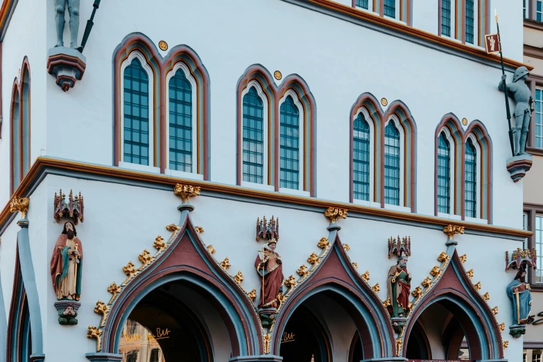 the ornate architecture on the side of this building is intricate