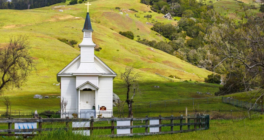 a little church is in the middle of the countryside