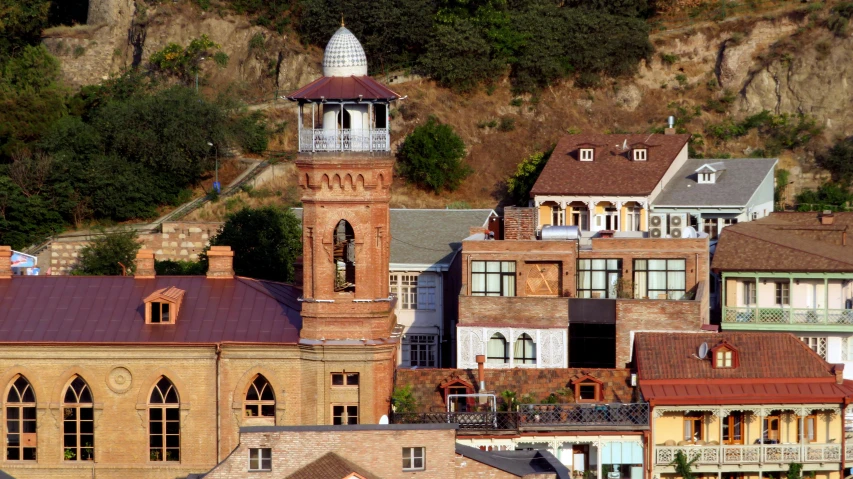 a bunch of buildings are standing next to each other