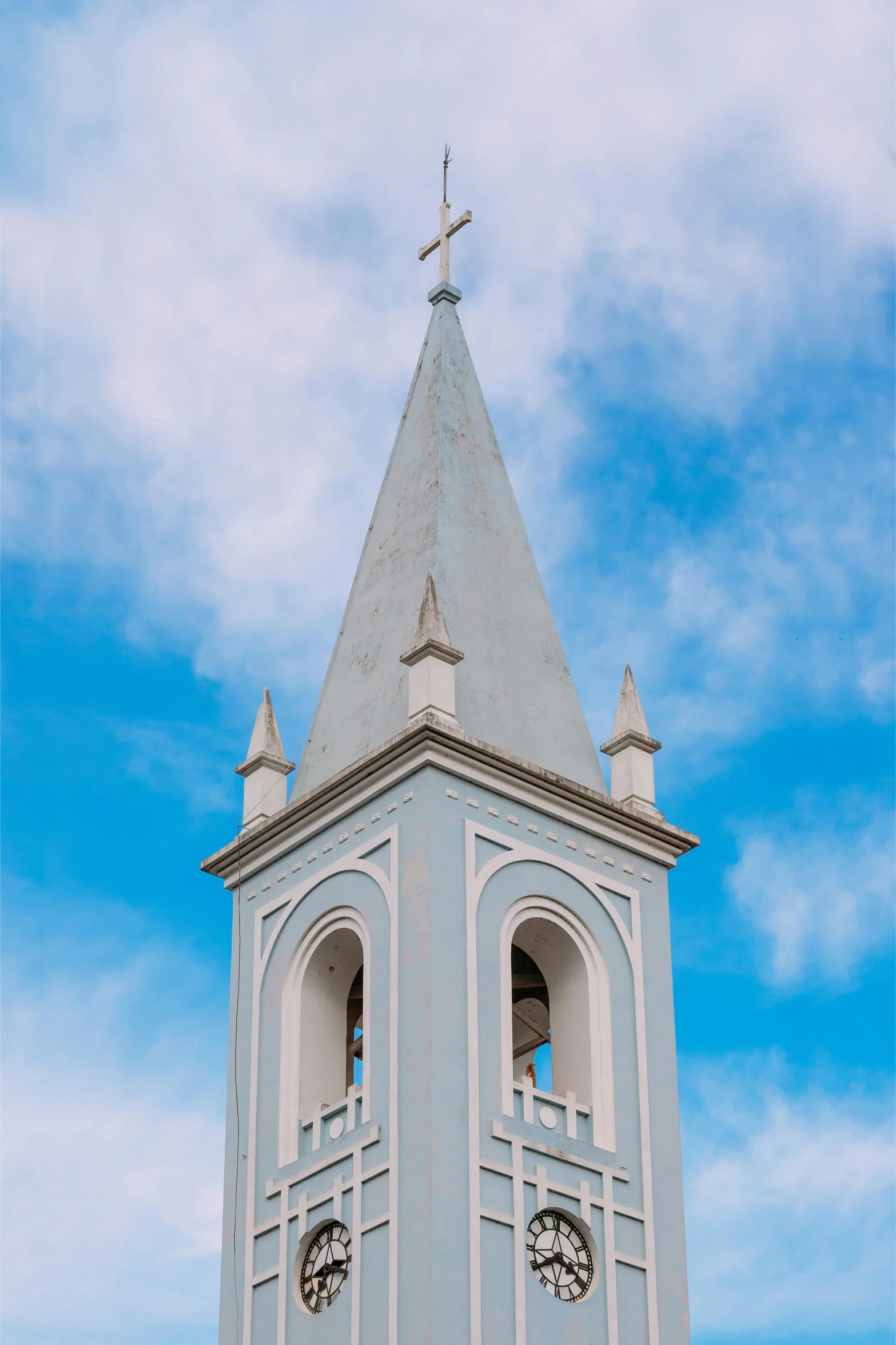 there is a tall grey tower with clocks on it