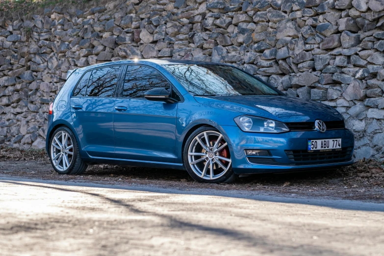 blue vw golf with 20 spokes and chrome rim