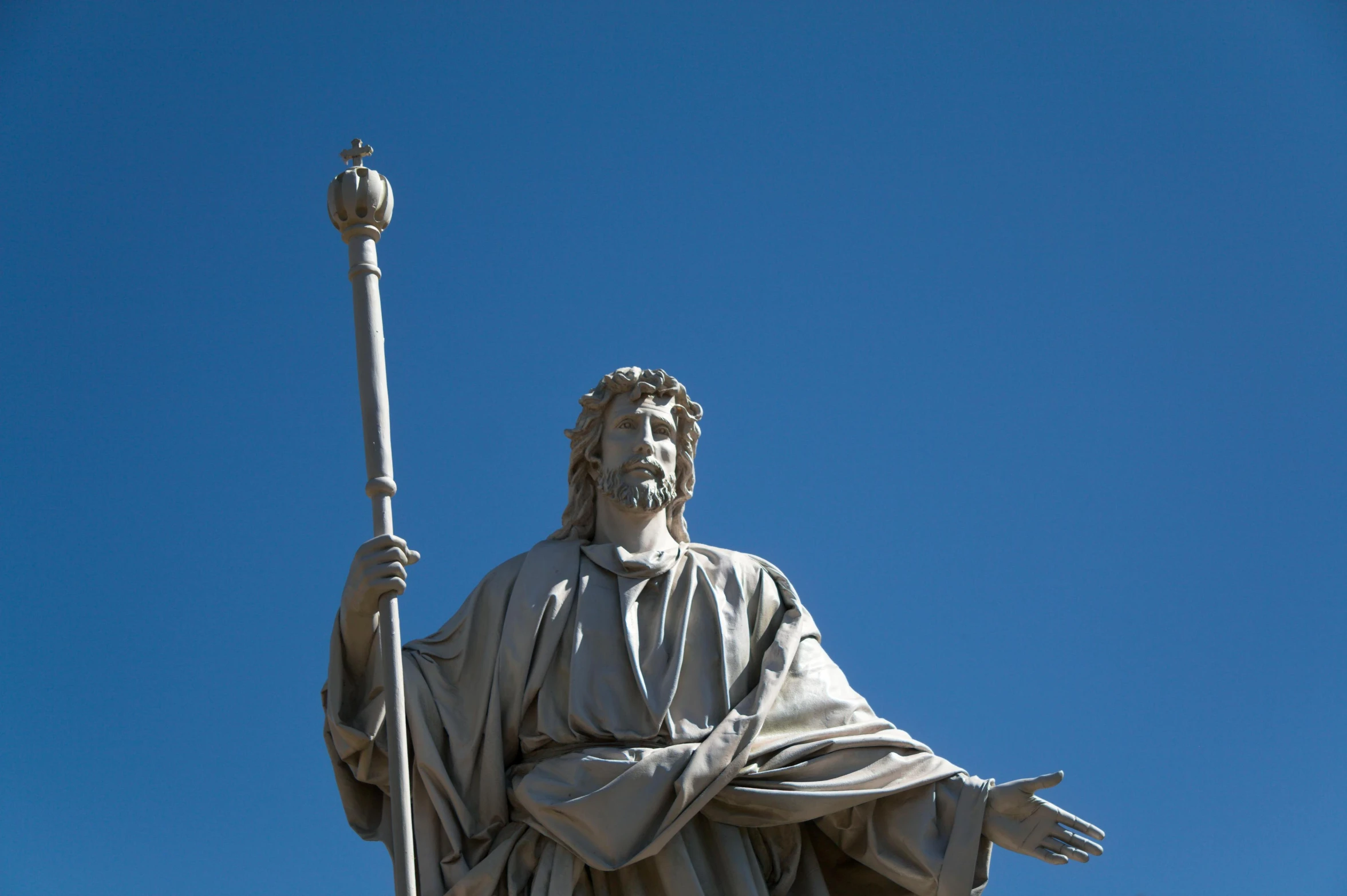 a statue of a man is shown with his hands in the air