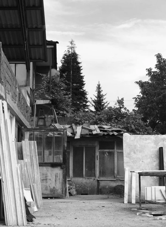 an image of a back yard with a house out side