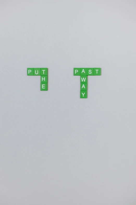 there are green pieces of paper with two words that say past the way