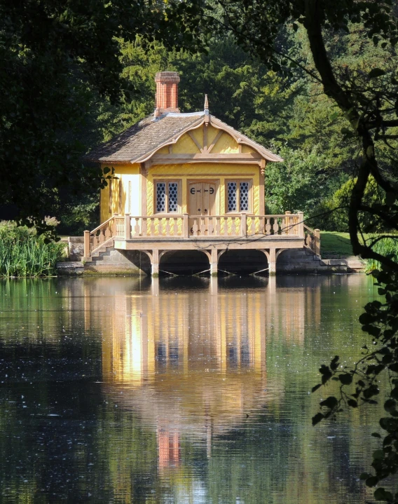 a house boat sitting on the side of a lake