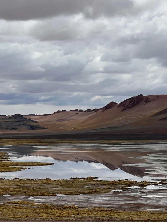 there are mountains and valleys reflected in the water