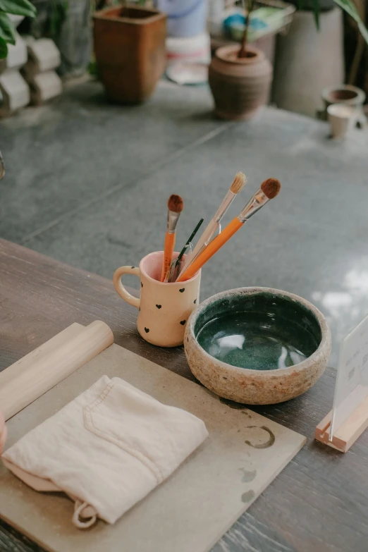 there is an image of a craft kit with brush