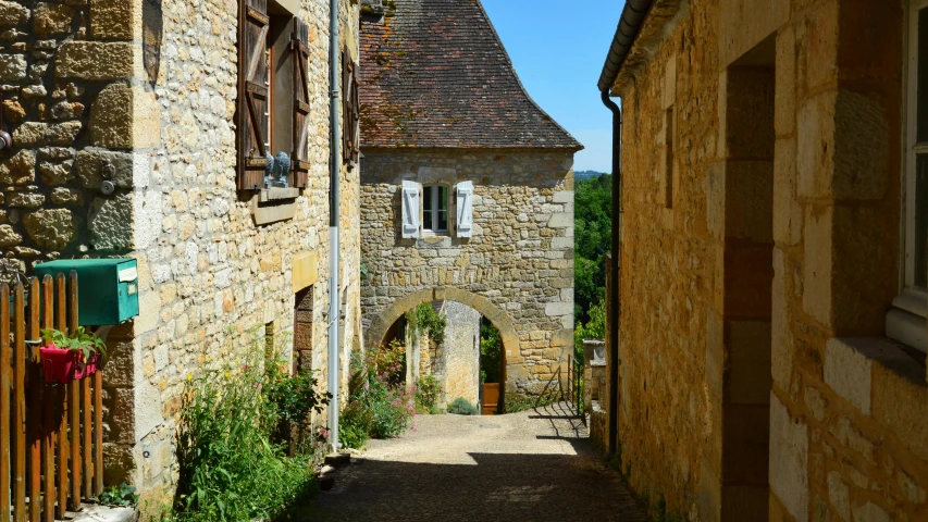 a narrow alley with stone buildings on both sides