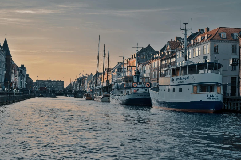 this is a city skyline with boats in the water