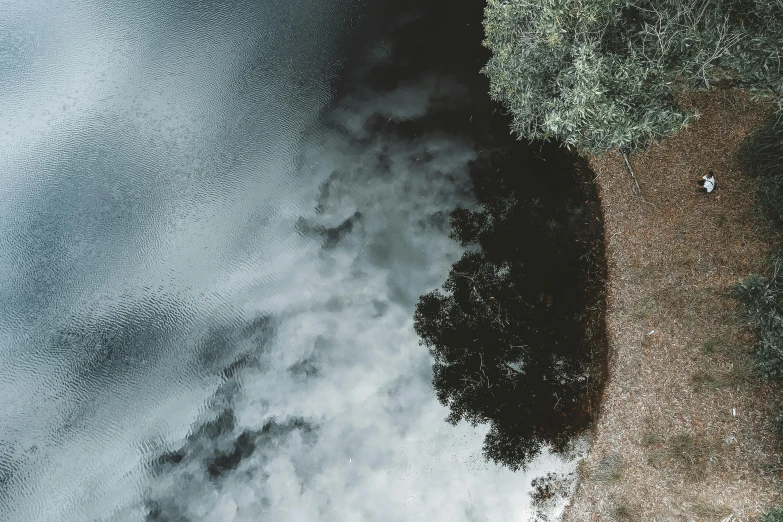 the top view of the plane that flies over the water