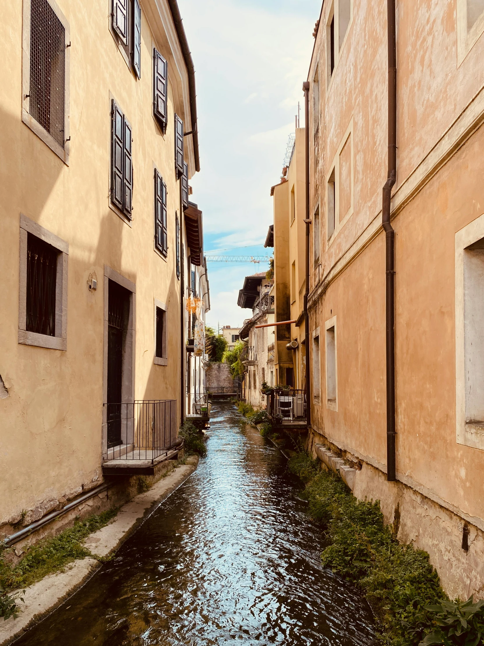 a river with a few water in it running through between several buildings