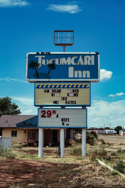 a sign for the tizring car inn in arizona