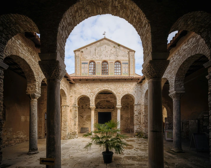 a stone building that has columns in it