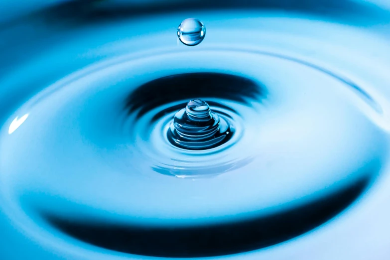 a circular water drop hitting the top surface