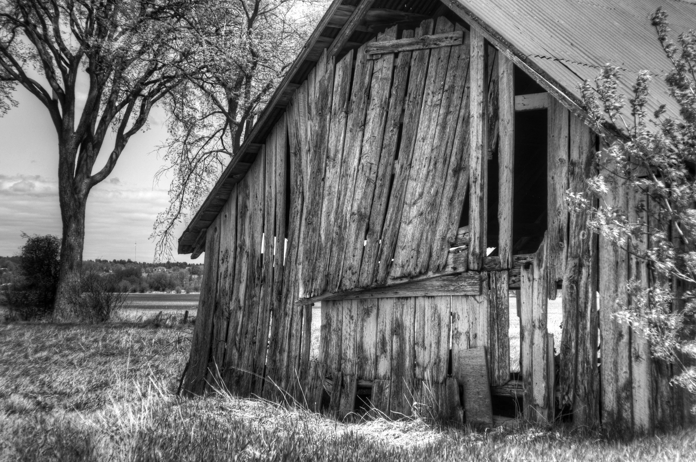 an old weathered barn in the middle of nowhere