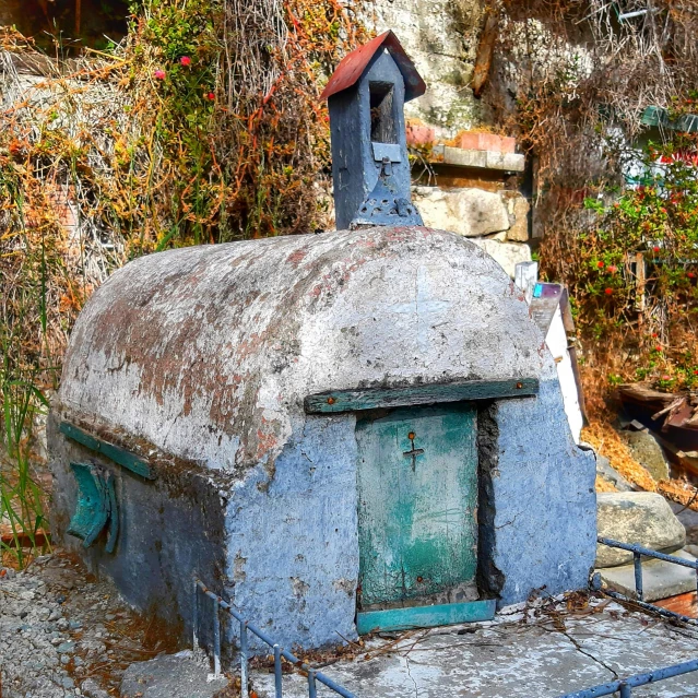 this is an old stove that looks like it is built into the side of a cliff