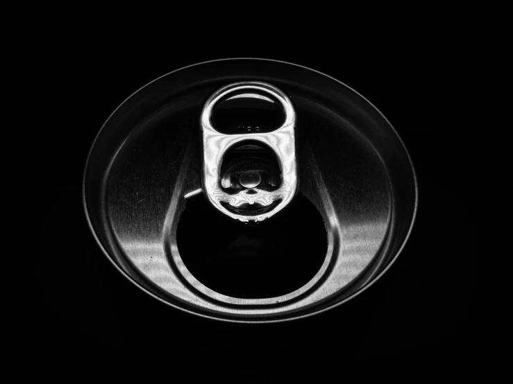 a black and white pograph of a metal object