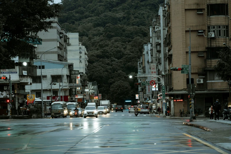 there are many cars in the street at night