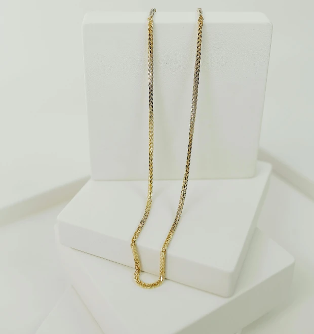 an elegant 18k yellow gold chain necklace