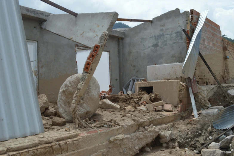 some pieces of construction are lying next to a wall