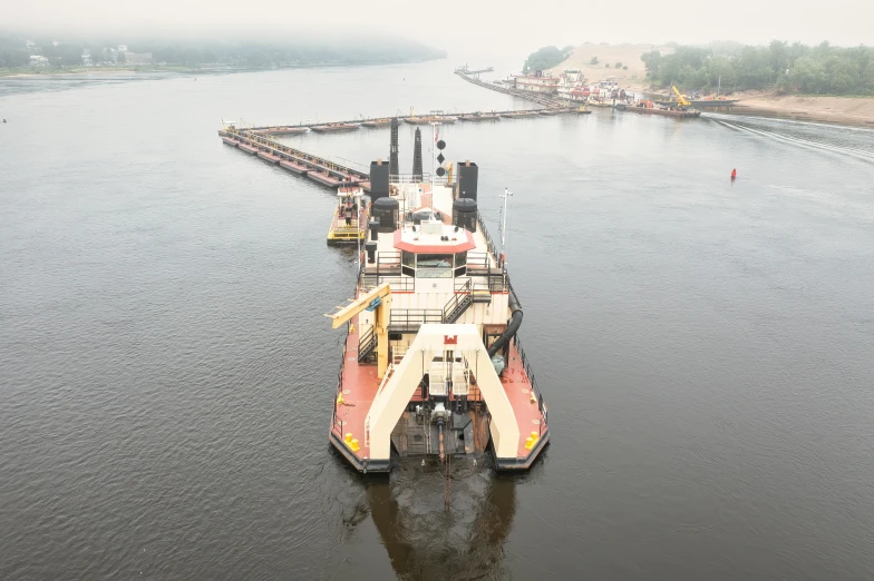 the barge is traveling through the water on the river