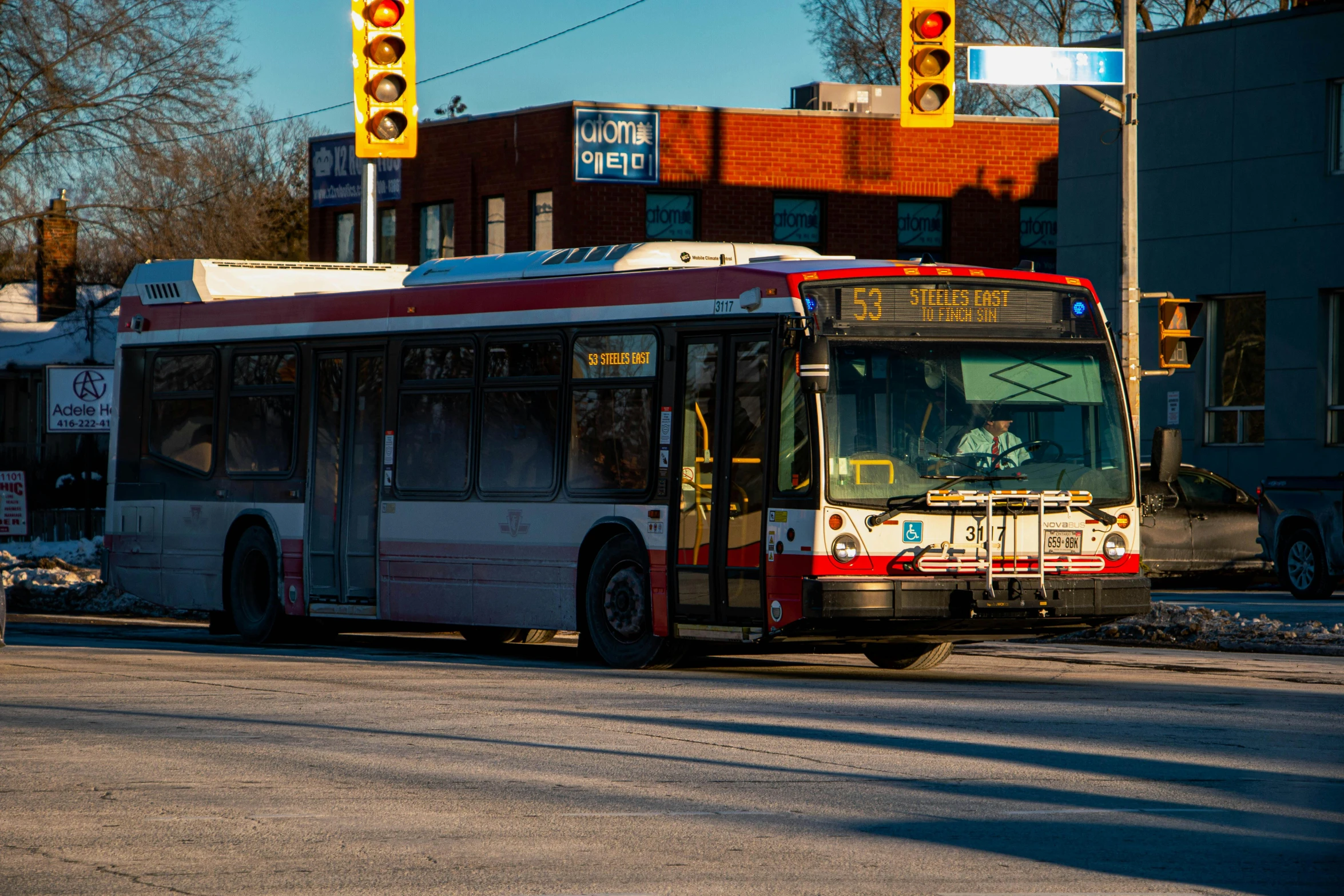 a bus at an intersection waiting for the right turn