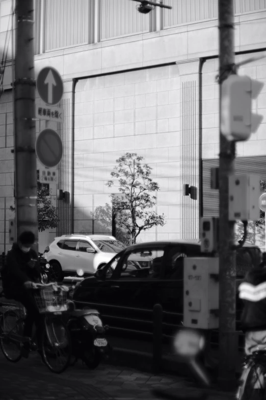 traffic passing by a building and car stopped