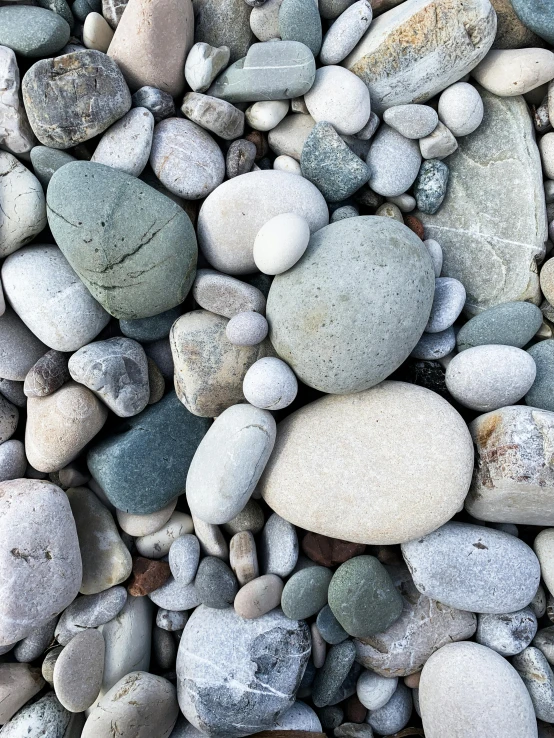 some pebbles and rocks laying on the ground