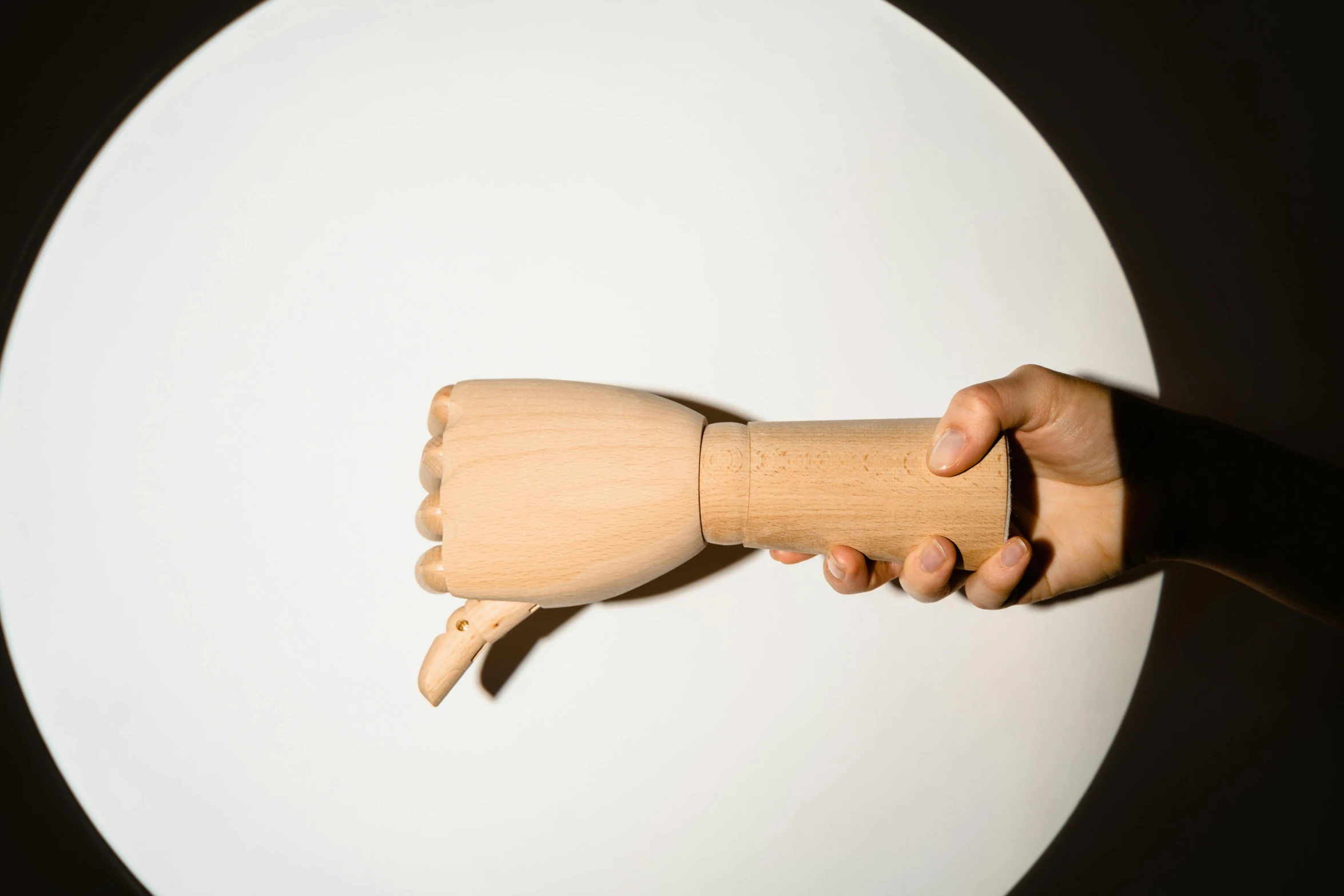 a person is holding a rolling board that has a thumb on it