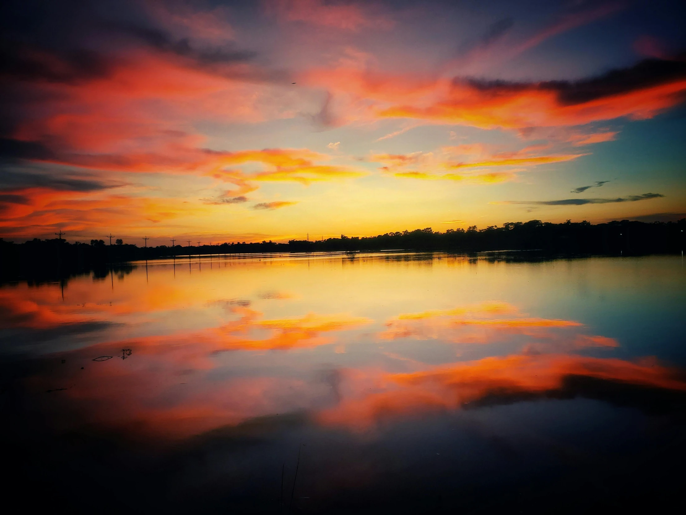 a beautiful sky at sunset over a calm lake