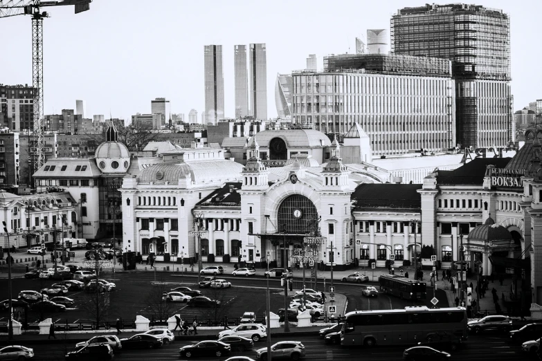 an old po with buildings and lots of cars