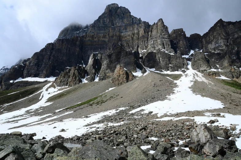 a very high mountain with some snow on it