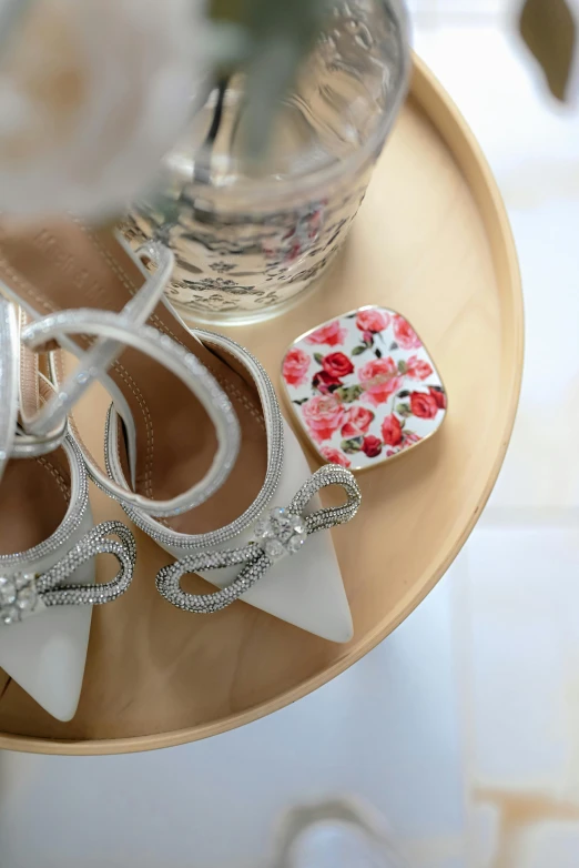 a couple of small glass pieces sitting on top of a tray