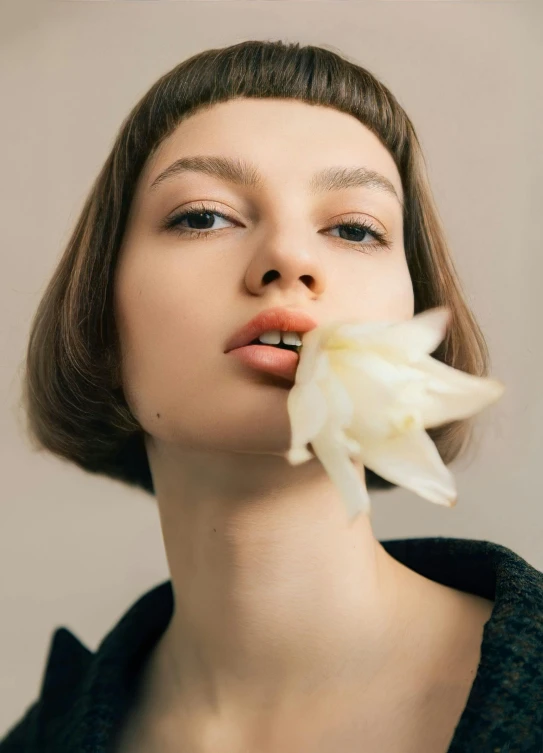 the woman's head and neck is made up of flowers