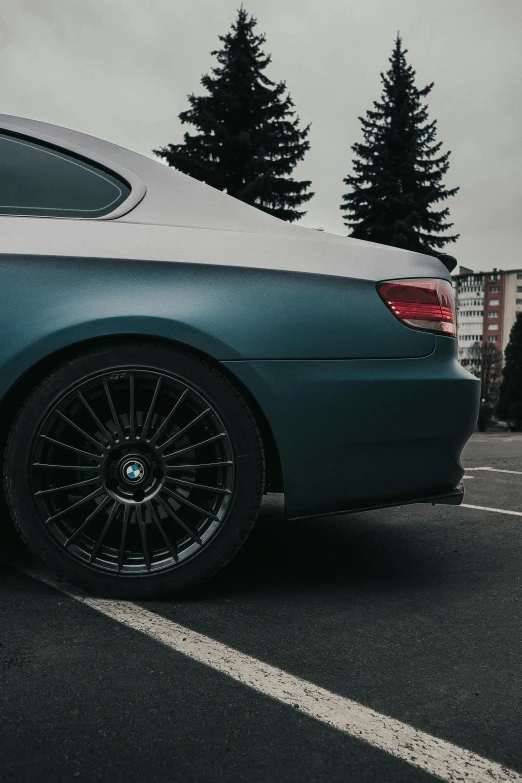 the back tire of a car is painted in a blue and gray color