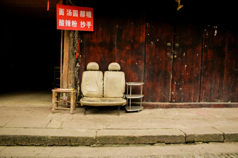 two chairs sit in front of a door with a sign reading in chinese