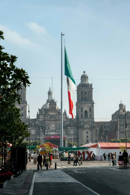 the flag of italy is at the center of the city