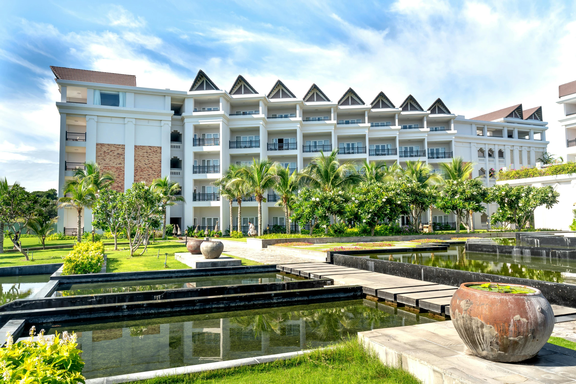 a el is pictured with a garden in front