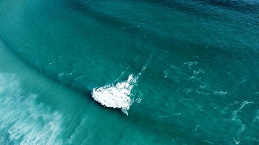 there is a white boat floating in the middle of the water