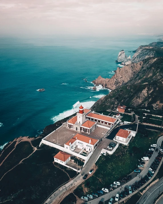 a large building that is near a bunch of water