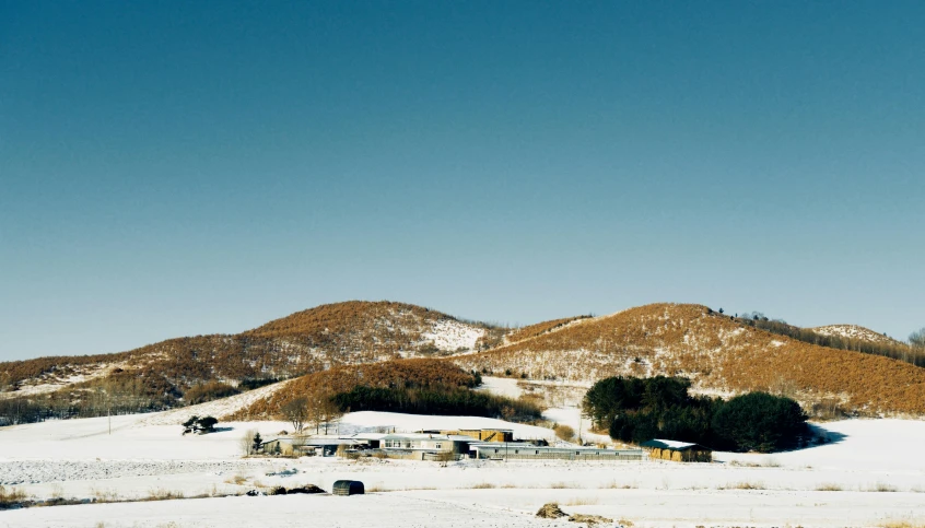 a beautiful scene of mountains in the winter