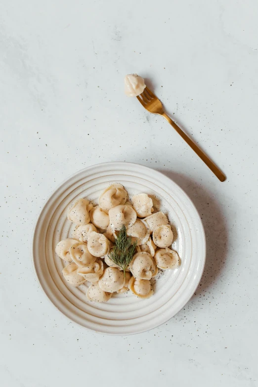 a plate that has some kind of food on it