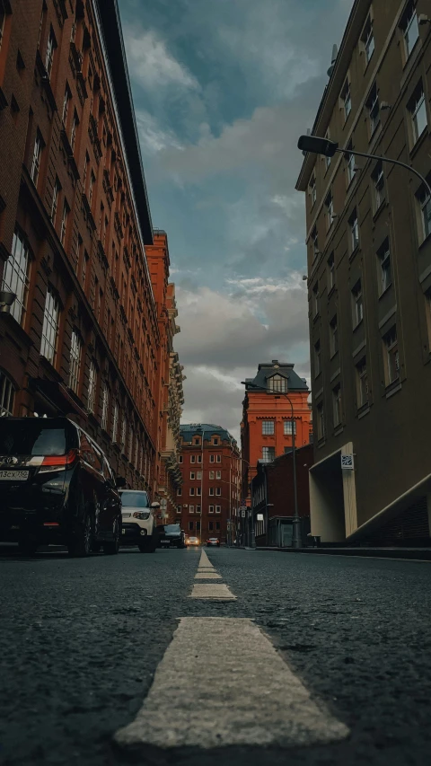 this po shows the shape of an arrow on the street