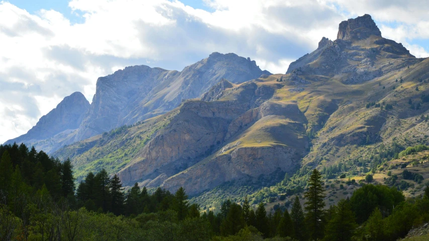 a po of the mountains that are in the wild