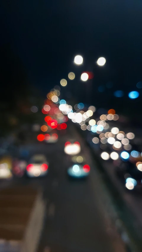 a blurry picture of a freeway filled with lots of traffic