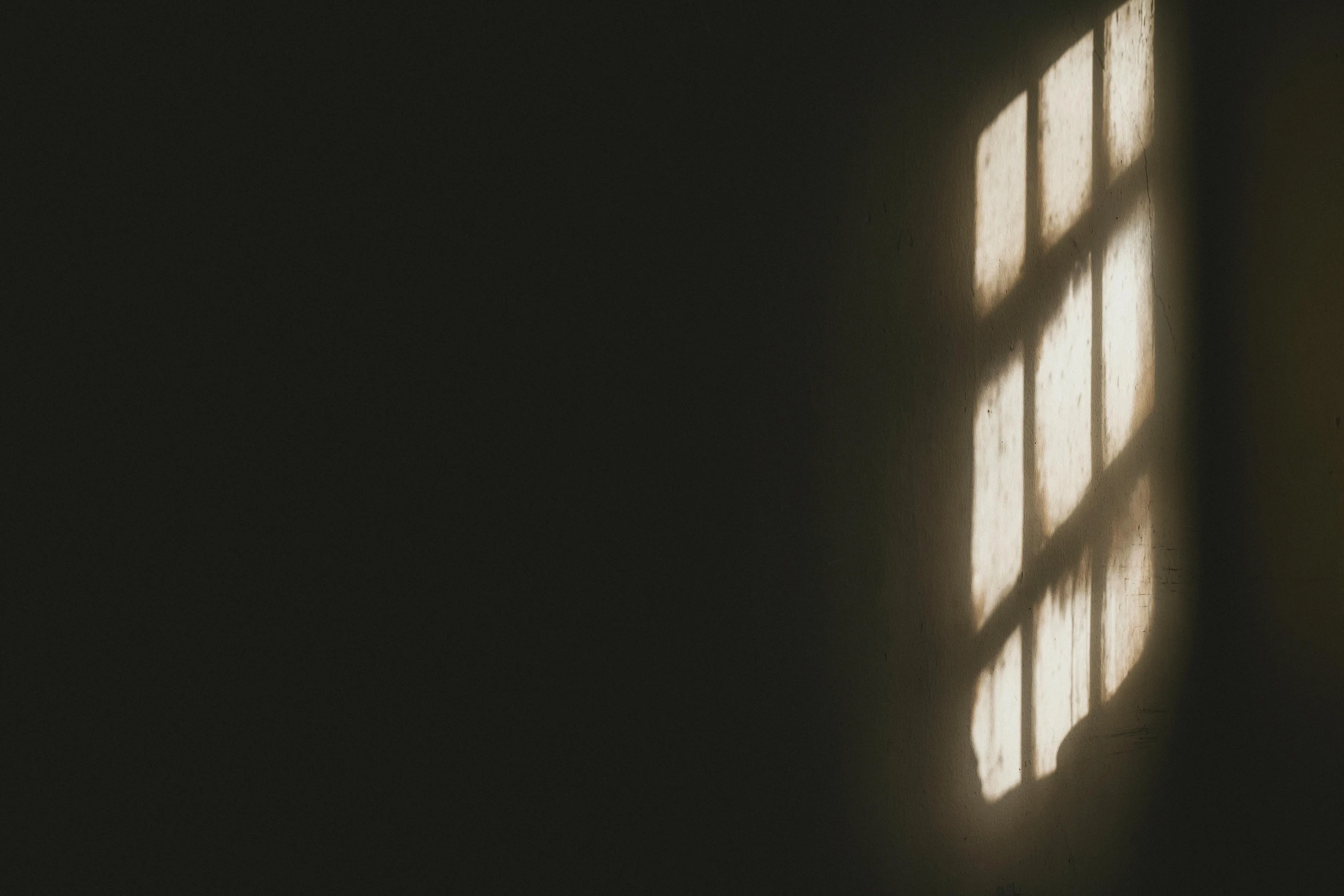 a po of the light through the window in an abandoned house