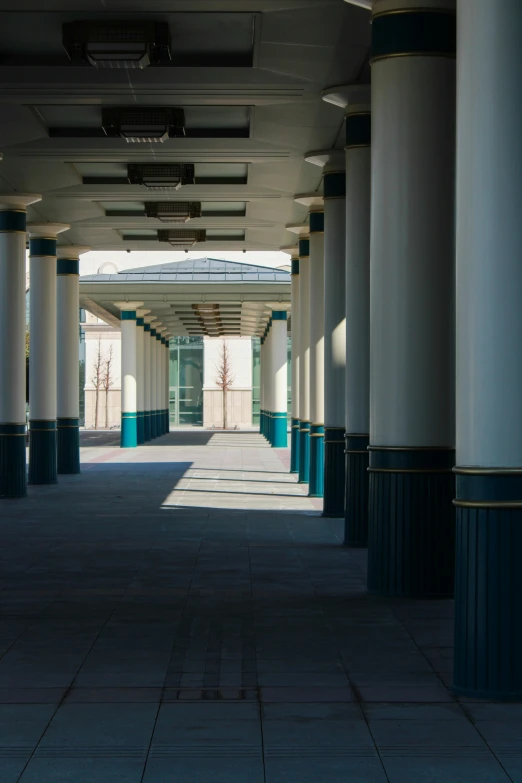 there are columns in the middle of a walkway