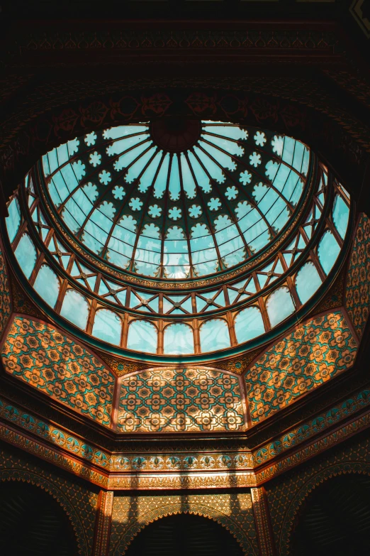 a round glass roof that has a sunbeam in it