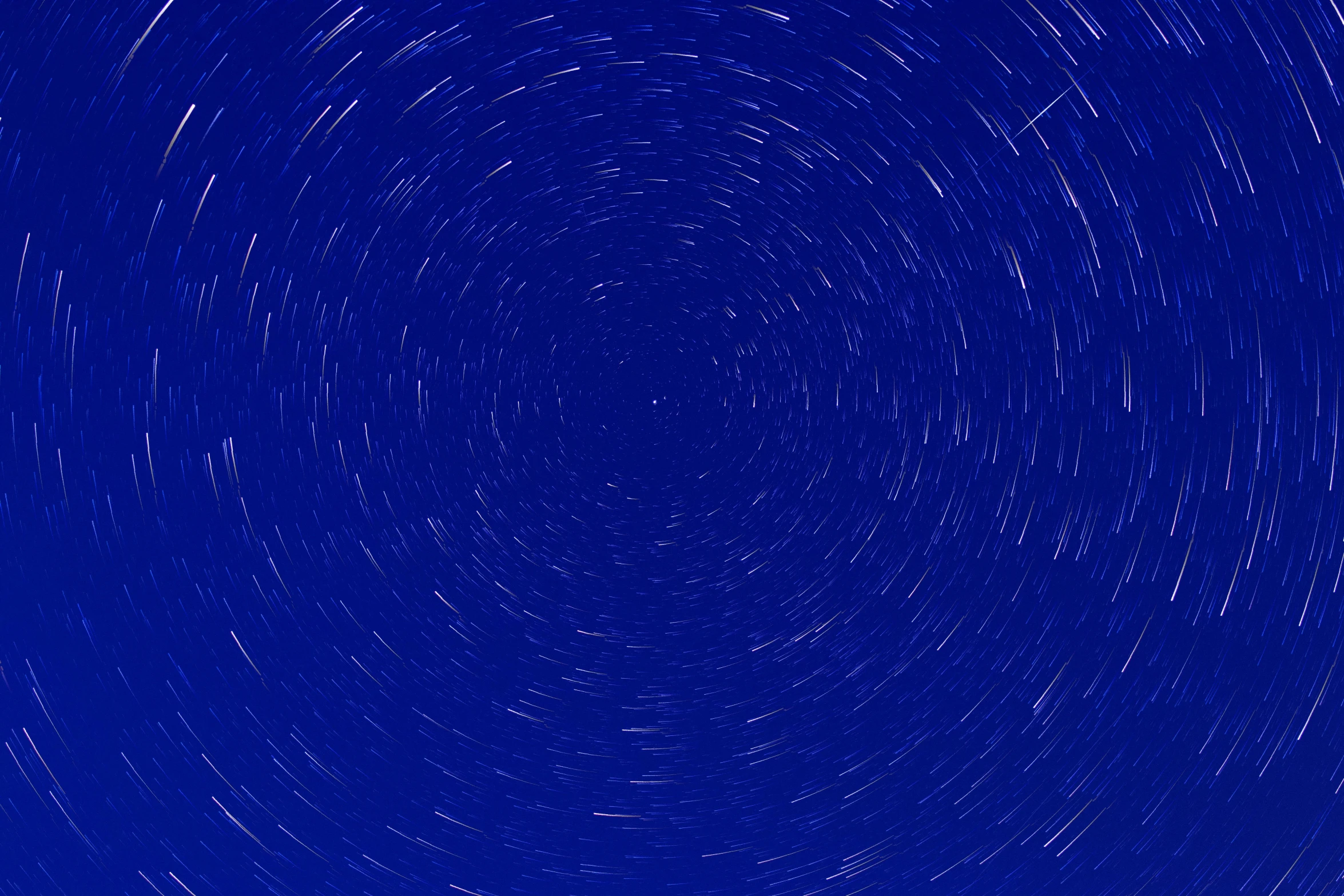 the star trail is showing in the night sky