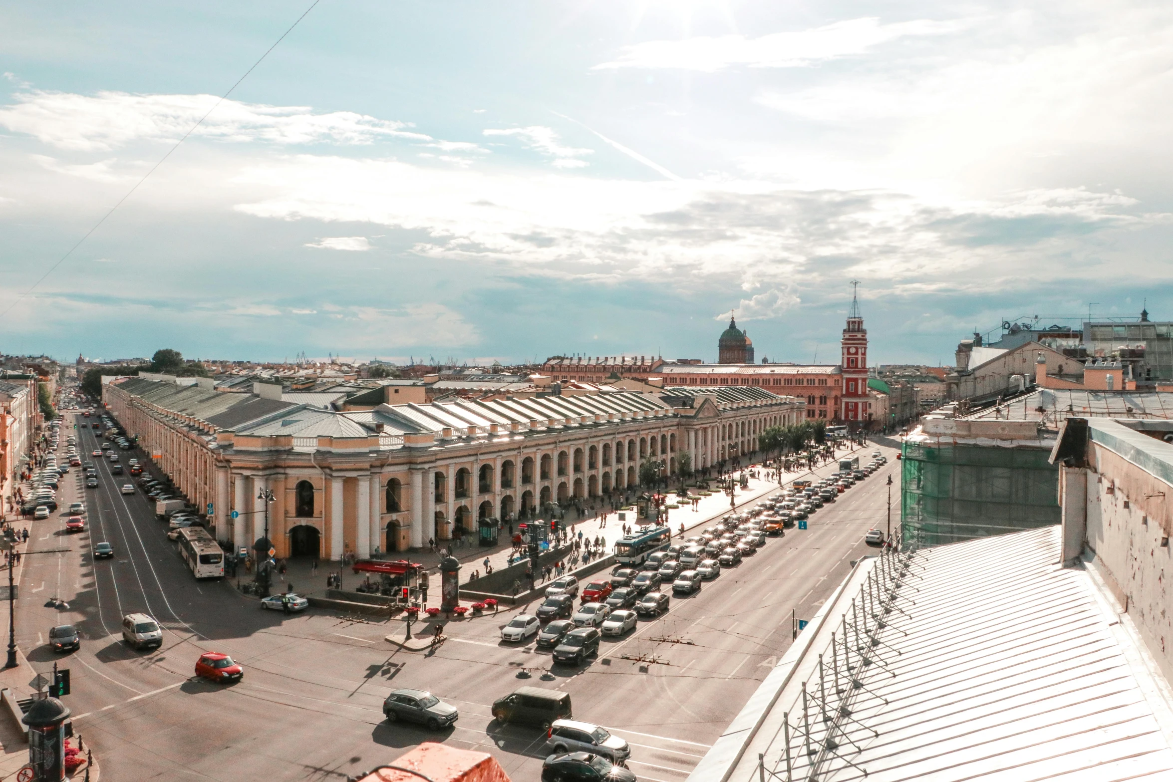 the city skyline is shown in this panoramic pograph